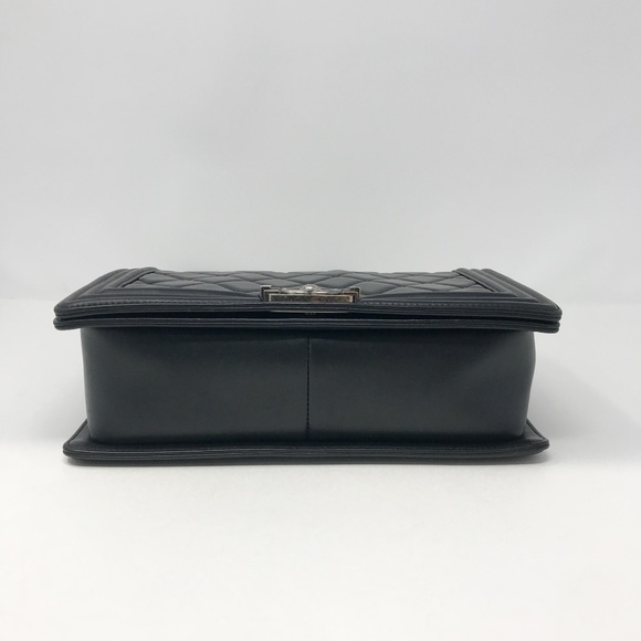 Chanel New Medium Le Boy Lambskin Flap - Picture 4 of 11